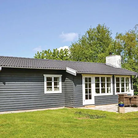 3 Bedroom Awesome In Hyllinge Feriehus Kirke-Hyllinge